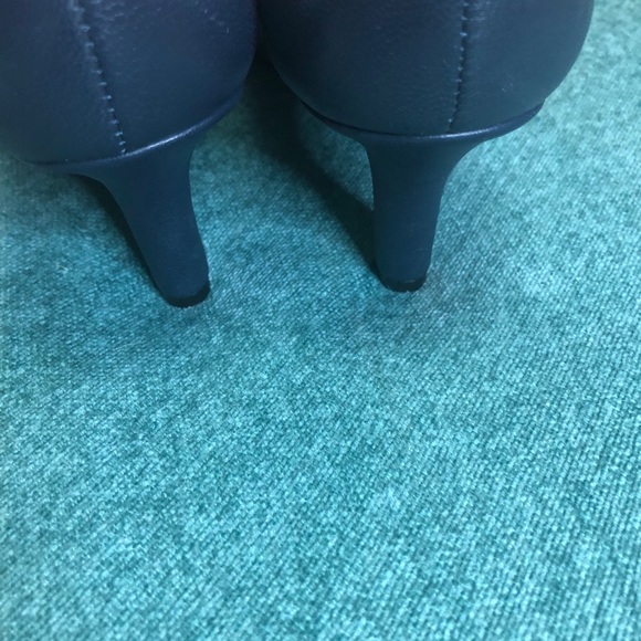 Navy Blue Pumps - Picture 4 of 4